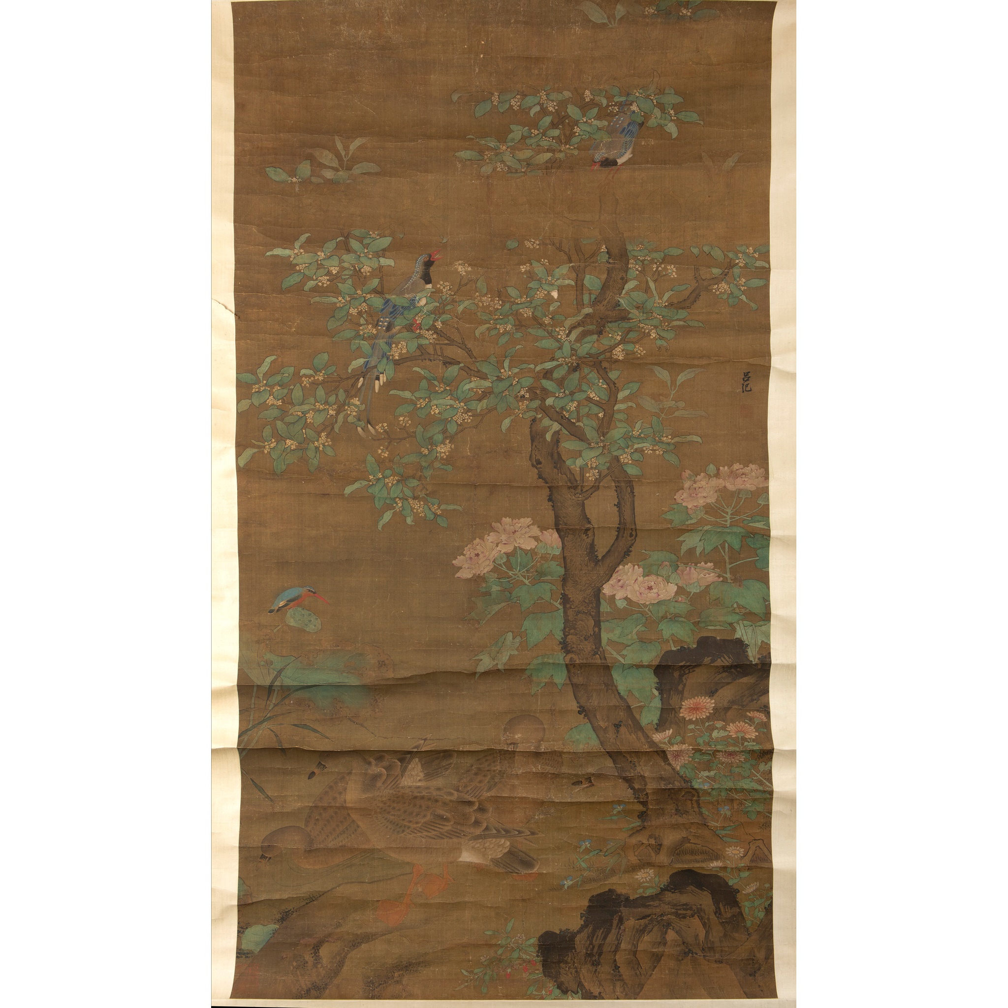 INK SCROLL PAINTING OF FLOWER AND WATERFOWLS ATTRIBUTED TO LU JI (1477-UNKNOWN) 明或以後 呂紀款 花卉水禽圖卷軸 絹本設色